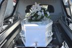 Im Todesfall: Bestattung im Sarg oder in der Urne?